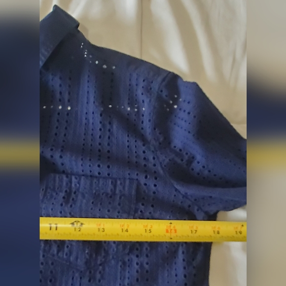 Banana Republic Classic Fit Button Up Navy Blue Eyelet Woman's Shirt. Size XS - Picture 7 of 9